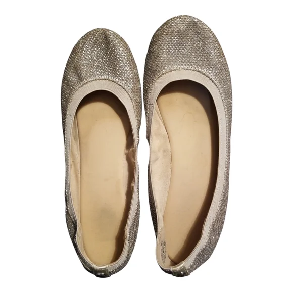 Bandolino Gold Flats with Elegant Design - Picture 6 of 6